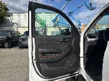2018 Chevrolet Suburban 4x4 Automatic - Photo 11