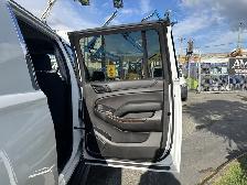 2018 Chevrolet Suburban 4x4 Automatic - Photo 44