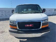 2017 GMC Savana - Photo 2