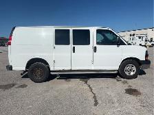 2017 GMC Savana - Photo 4