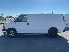 2017 GMC Savana - Photo 8
