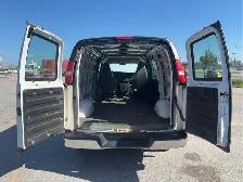 2017 GMC Savana - Photo 28