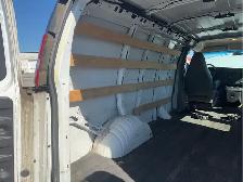 2017 GMC Savana - Photo 29