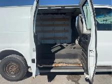 2017 GMC Savana - Photo 32
