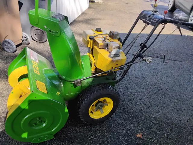 SOUFFLEUSE.  === JOHN.  DEERE  ===