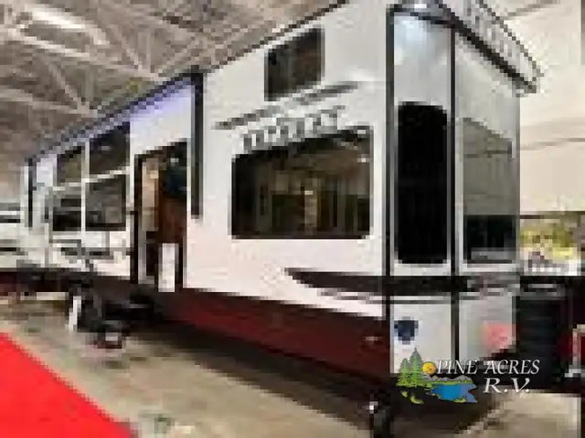 2025 Keystone RV Retreat 391CLDL 3 Bedrooms