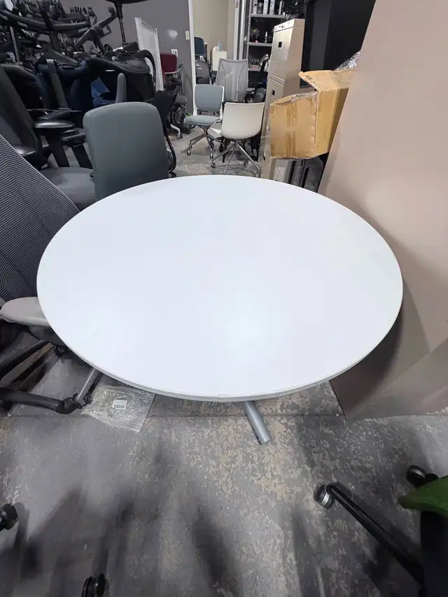 Teknion Round Table | Excellent Condition | Call us now!