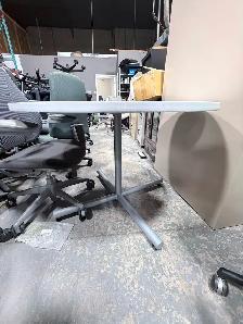 Teknion Round Table | Excellent Condition | Call us now! - Photo 2