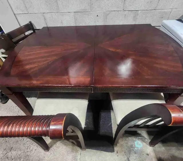 Table with 4 chairs