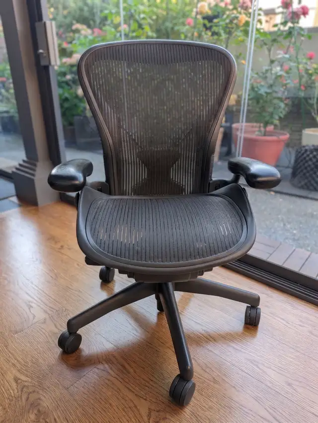 Herman Miller Aeron Classic Chair with PostureFit – Size B