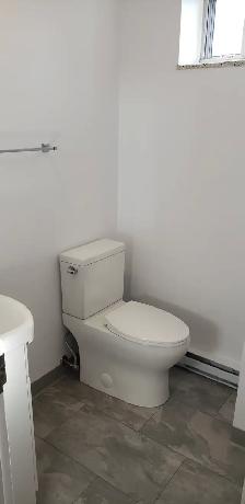 2 1/2 Chauffé, éclairé, semi-meublé. intercom ,caméras de surve - Photo 7