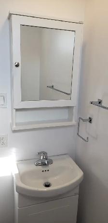 2 1/2 Chauffé, éclairé, semi-meublé. intercom ,caméras de surve - Photo 8