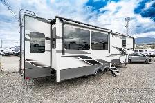2021 Keystone Alpine 3650RL - Photo 2