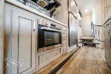 2021 Keystone Alpine 3650RL - Photo 43