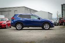 2017 Nissan Rogue SV. LOCAL BC VEHICLE. FULLY OPTIONED. - Photo 4