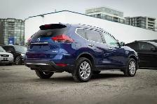 2017 Nissan Rogue SV. LOCAL BC VEHICLE. FULLY OPTIONED. - Photo 5