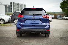 2017 Nissan Rogue SV. LOCAL BC VEHICLE. FULLY OPTIONED. - Photo 6