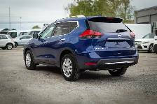 2017 Nissan Rogue SV. LOCAL BC VEHICLE. FULLY OPTIONED. - Photo 7