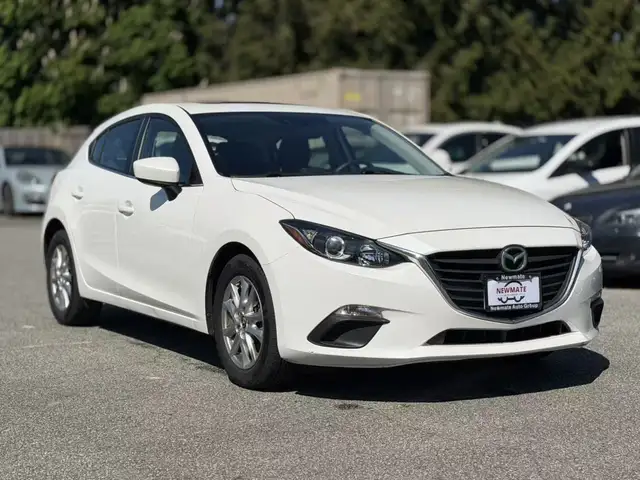 2016 Mazda MAZDA3 Sport GS. LOCAL BC VEHICLE. LOW KILOMETRES.