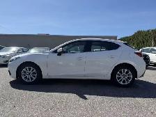 2016 Mazda MAZDA3 Sport GS. LOCAL BC VEHICLE. LOW KILOMETRES. - Photo 7