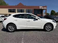 2016 Mazda MAZDA3 Sport GS. LOCAL BC VEHICLE. LOW KILOMETRES. - Photo 8