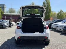 2016 Mazda MAZDA3 Sport GS. LOCAL BC VEHICLE. LOW KILOMETRES. - Photo 9