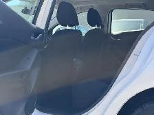 2016 Mazda MAZDA3 Sport GS. LOCAL BC VEHICLE. LOW KILOMETRES. - Photo 11