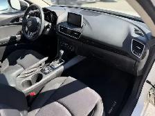 2016 Mazda MAZDA3 Sport GS. LOCAL BC VEHICLE. LOW KILOMETRES. - Photo 18