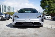 2020 Porsche Taycan 4S. FULLY LOADED. LOW KILOMETRES. SPORT CHRO - Photo 2