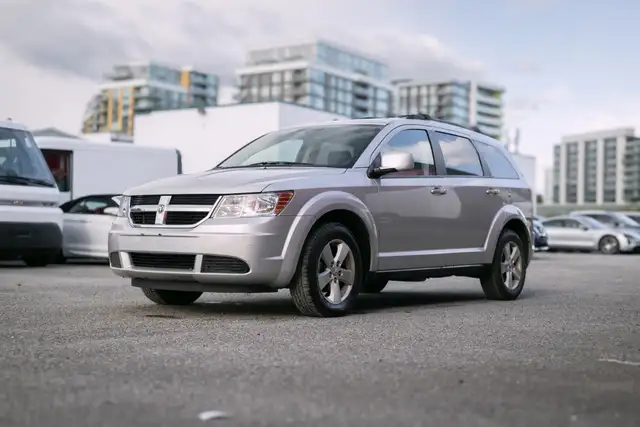 2009 Dodge Journey SXT. LOCAL BC VEHICLE. NO ACCIDENT. LOW KILOM