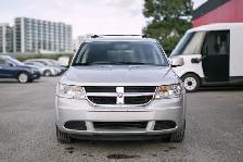 2009 Dodge Journey SXT. LOCAL BC VEHICLE. NO ACCIDENT. LOW KILOM - Photo 2