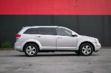 2009 Dodge Journey SXT. LOCAL BC VEHICLE. NO ACCIDENT. LOW KILOM - Photo 3