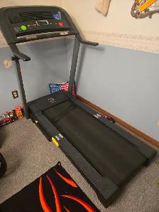 Gold's Gym 450 Threadmill