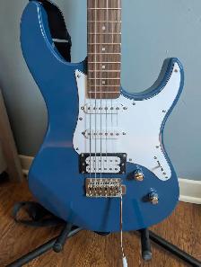 Yamaha Pacifica 112v guitar