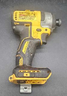 DEWALT 20V XR 1/4 Inch Impact Driver - Photo 2