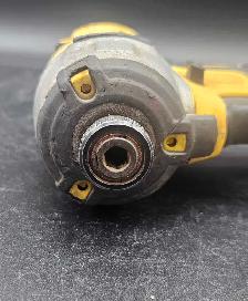 DEWALT 20V XR 1/4 Inch Impact Driver - Photo 3