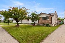 SIX BEDROOMS. 200 AMP. SIDE ENTRANCE. DOUBLE GARAGE. GARDEN CITY - Photo 2