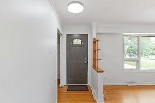 SIX BEDROOMS. 200 AMP. SIDE ENTRANCE. DOUBLE GARAGE. GARDEN CITY - Photo 3