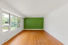 SIX BEDROOMS. 200 AMP. SIDE ENTRANCE. DOUBLE GARAGE. GARDEN CITY - Photo 7