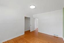 SIX BEDROOMS. 200 AMP. SIDE ENTRANCE. DOUBLE GARAGE. GARDEN CITY - Photo 10
