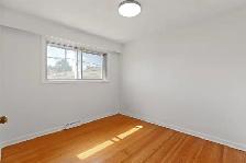 SIX BEDROOMS. 200 AMP. SIDE ENTRANCE. DOUBLE GARAGE. GARDEN CITY - Photo 12