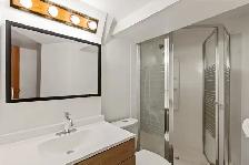 SIX BEDROOMS. 200 AMP. SIDE ENTRANCE. DOUBLE GARAGE. GARDEN CITY - Photo 20