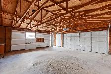 SIX BEDROOMS. 200 AMP. SIDE ENTRANCE. DOUBLE GARAGE. GARDEN CITY - Photo 24