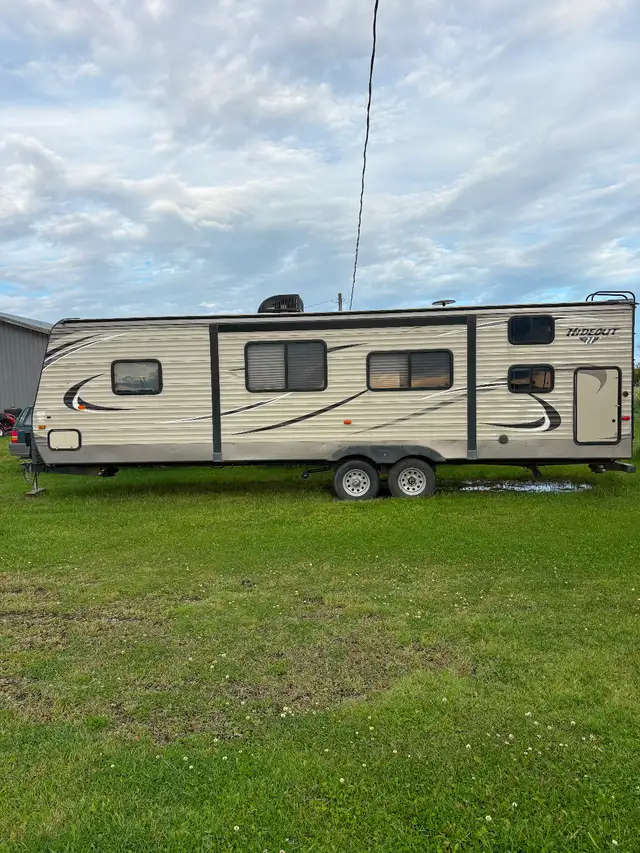 28’ keystone holiday trailer 2018