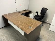 Desks/ Modern L-Shape by Lacasse 6x6 $599.99 excellent condition - Photo 2