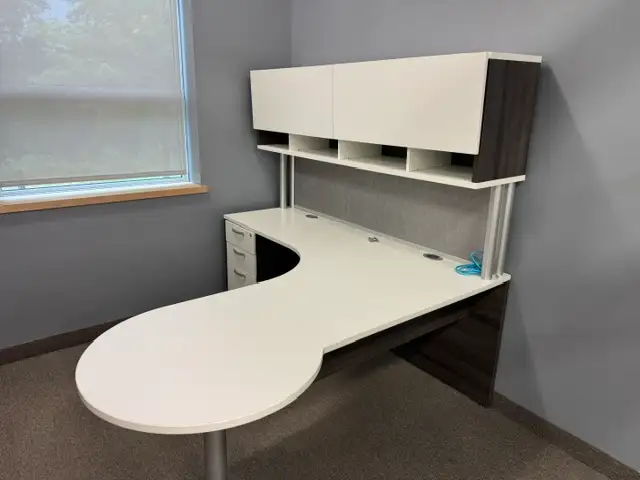 Desks / 6x6 P-Top Executive stations By Links 6x6 include hutch