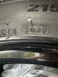 Honda civic winter tires 2015/50R17 like new used them for 2 mon - Photo 5