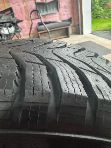 Honda civic winter tires 2015/50R17 like new used them for 2 mon - Photo 6