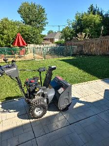 Briggs & Stratton 1024MD Snow Blower
