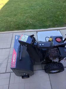 Briggs & Stratton 1024MD Snow Blower - Photo 4